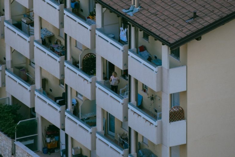Ein Mehrfamilienhaus